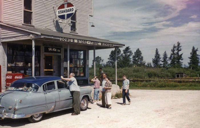 Fibre Michigan Standard Oil Gas Station Store Advertising Postcard Copy (newer photo)